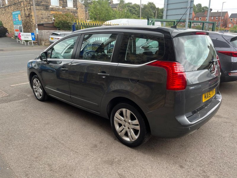 PEUGEOT 5008