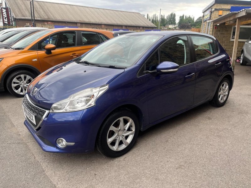 PEUGEOT 208